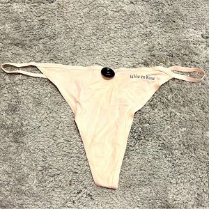 NWT La Vie en Rose Thong